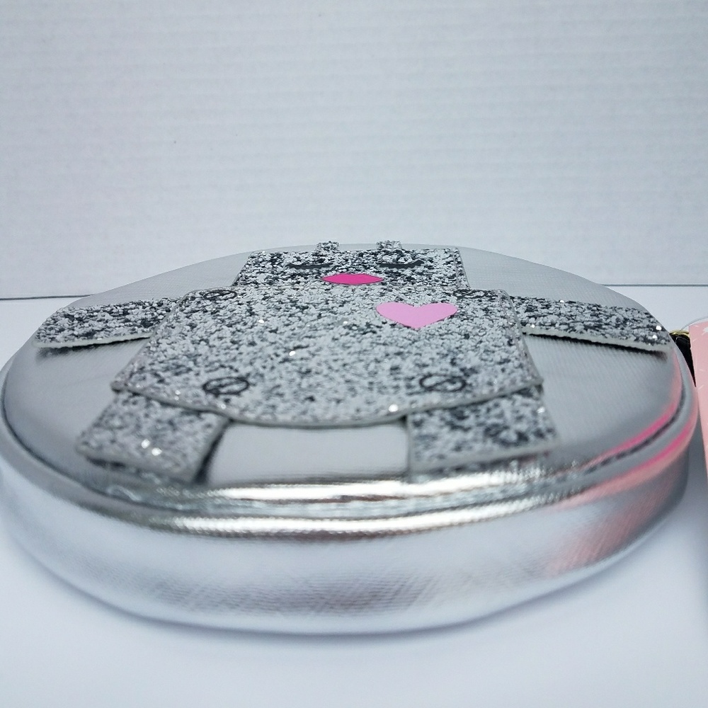 Betsey Johnson Silver Robot Coin Purse - Picture 5 of 5